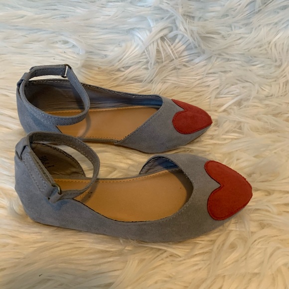 Old Navy Kids Grey Faux Suede Dress Shoes. Size 10 - Picture 2 of 6